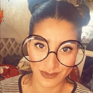 Meet your Posher, Hada